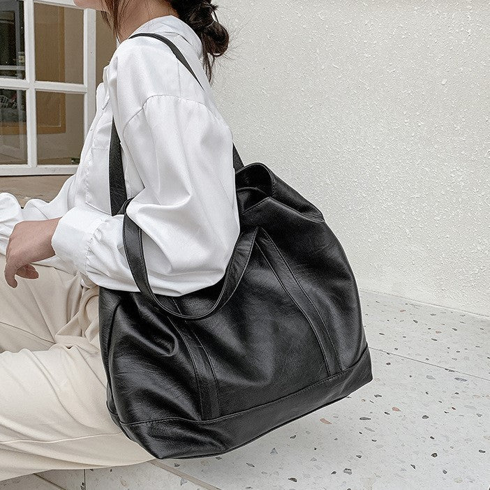 Valantomode | The ‘Aurelius’ Fluid Tote – Veridian Grace & Kinetic Command