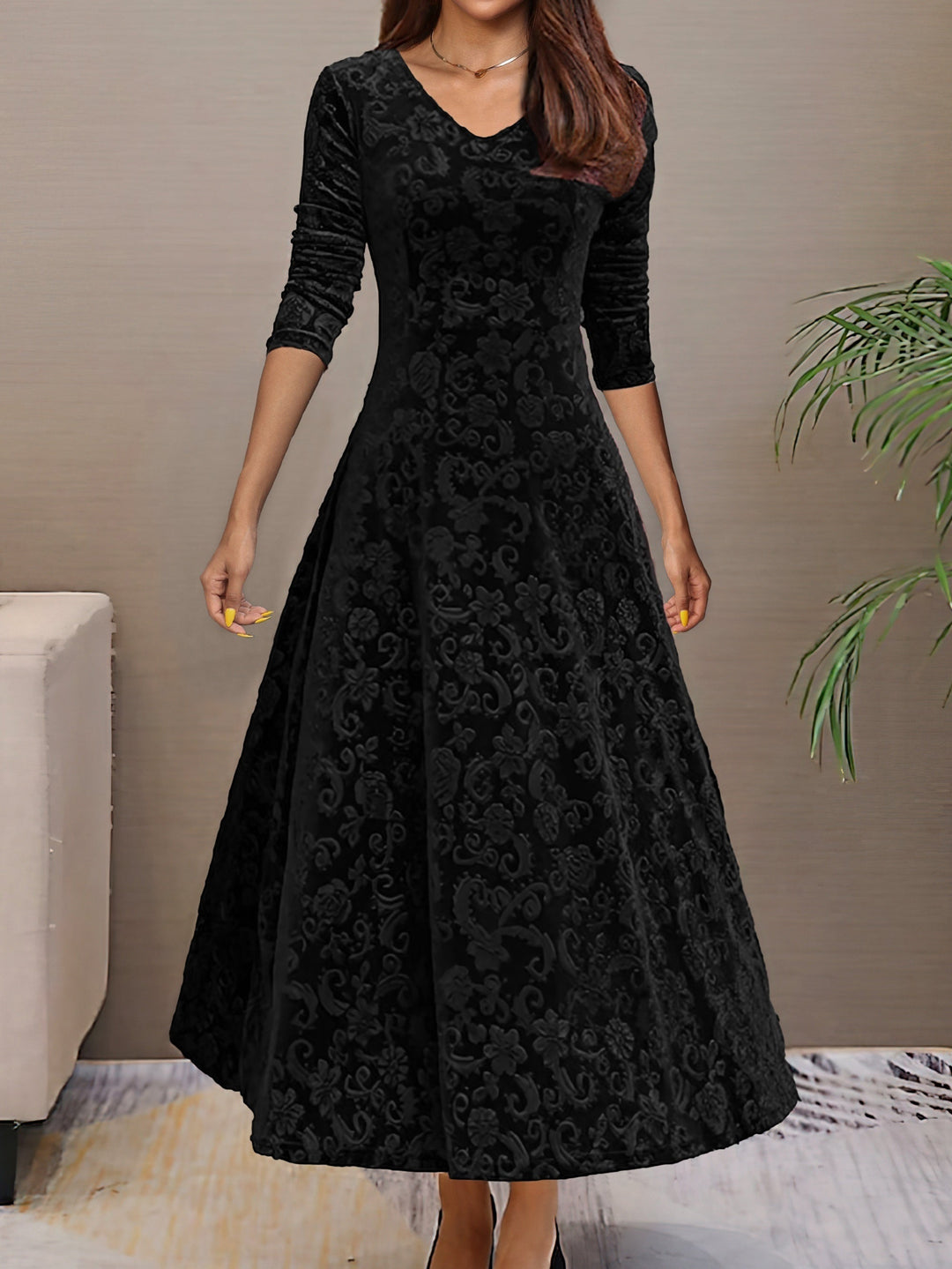 Valantomode | Luxe Velvet Dress for Chic Evening Events