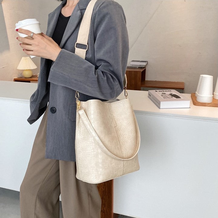 Valantomode | The ‘Aurelius’ Croc-Armor Handbag – Textural Dominance & Rigid Command