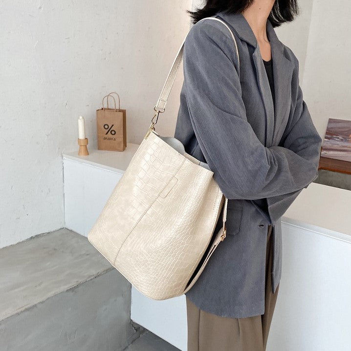 Valantomode | The ‘Aurelius’ Croc-Armor Handbag – Textural Dominance & Rigid Command