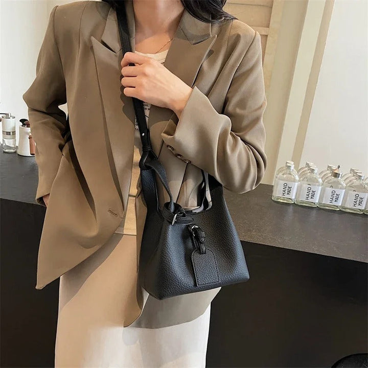 Valantomode | Luna Pebble Cyclus – Premium Pebbled Vegan Leather Mini Bucket Bag with Modular Pouch