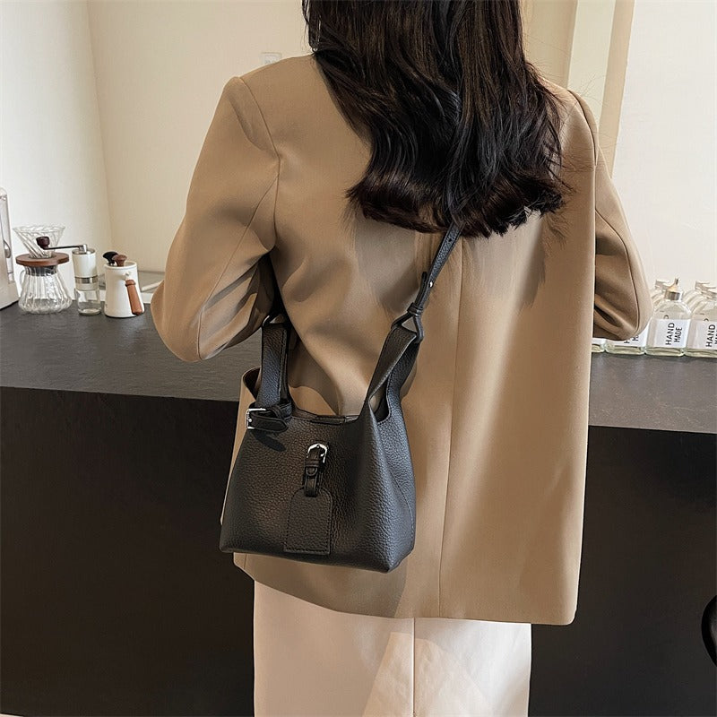 Valantomode | Luna Pebble Cyclus – Premium Pebbled Vegan Leather Mini Bucket Bag with Modular Pouch