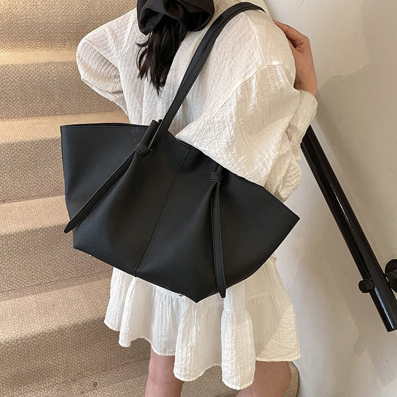 Valantomode | Amara Goliath Executive – 53cm Premium Vegan Leather XL Oversized Professional Tote