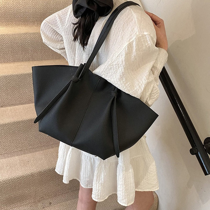 Valantomode | Amara Goliath Executive – 53cm Premium Vegan Leather XL Oversized Professional Tote
