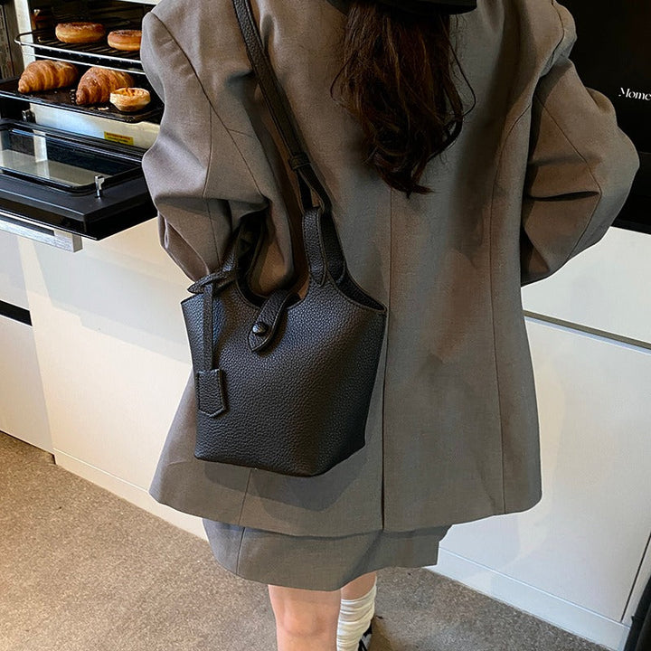 Valantomode | Lyra Pebble Sovereign – Premium Pebbled Vegan Leather Structured Bucket Tote
