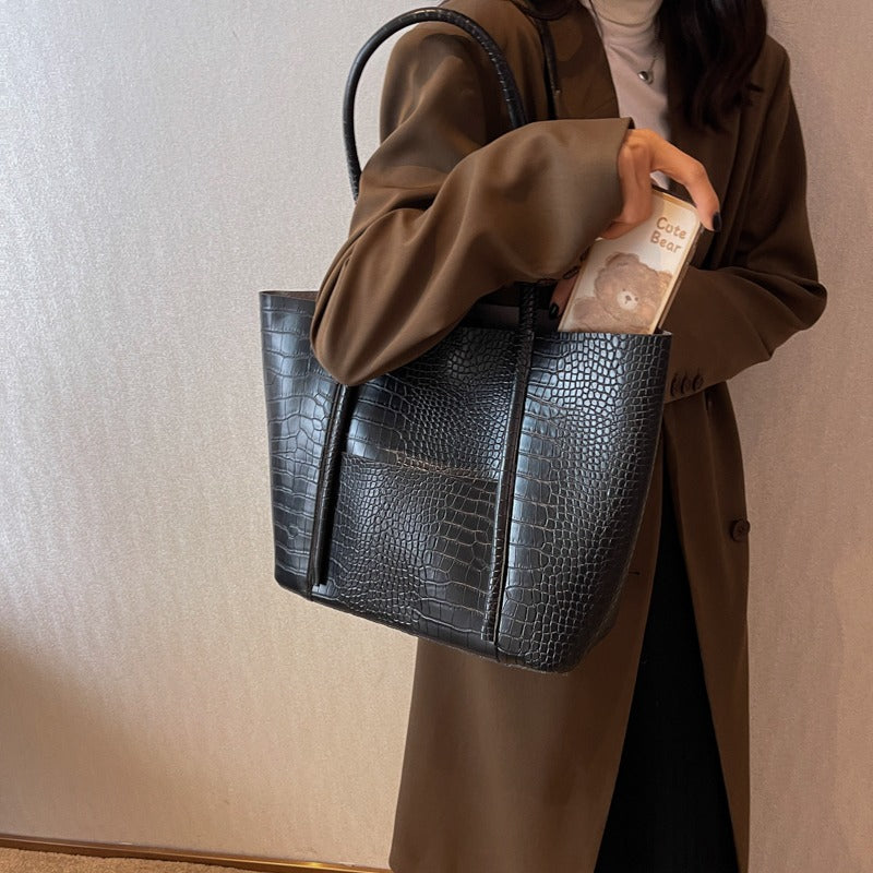 Valantomode | Imperial Croc Garrison – Premium Croc-Embossed Vegan Leather XL Business Tote