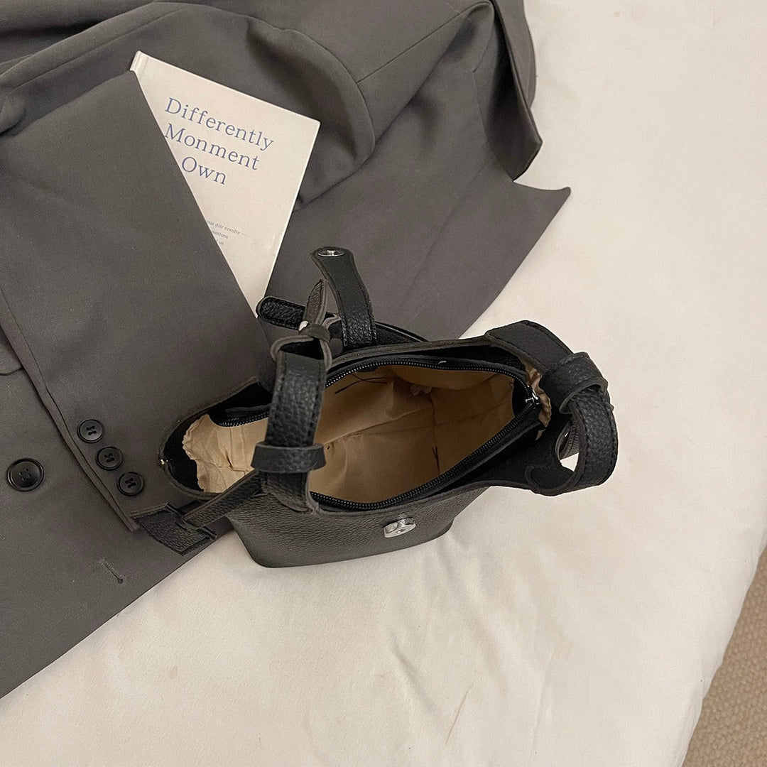 Valantomode | Lyra Pebble Sovereign – Premium Pebbled Vegan Leather Structured Bucket Tote