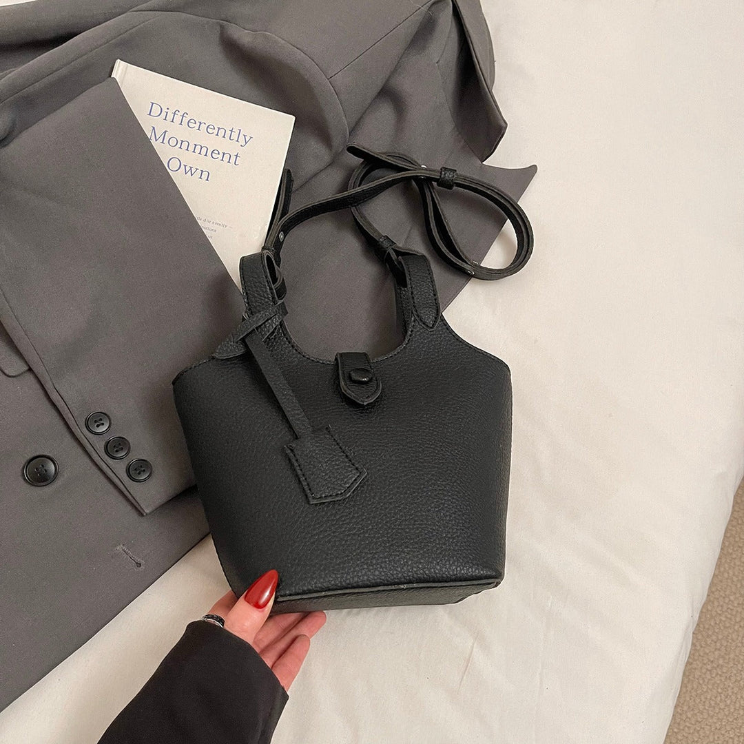 Valantomode | Lyra Pebble Sovereign – Premium Pebbled Vegan Leather Structured Bucket Tote