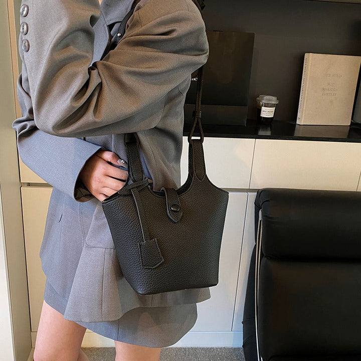 Valantomode | Lyra Pebble Sovereign – Premium Pebbled Vegan Leather Structured Bucket Tote