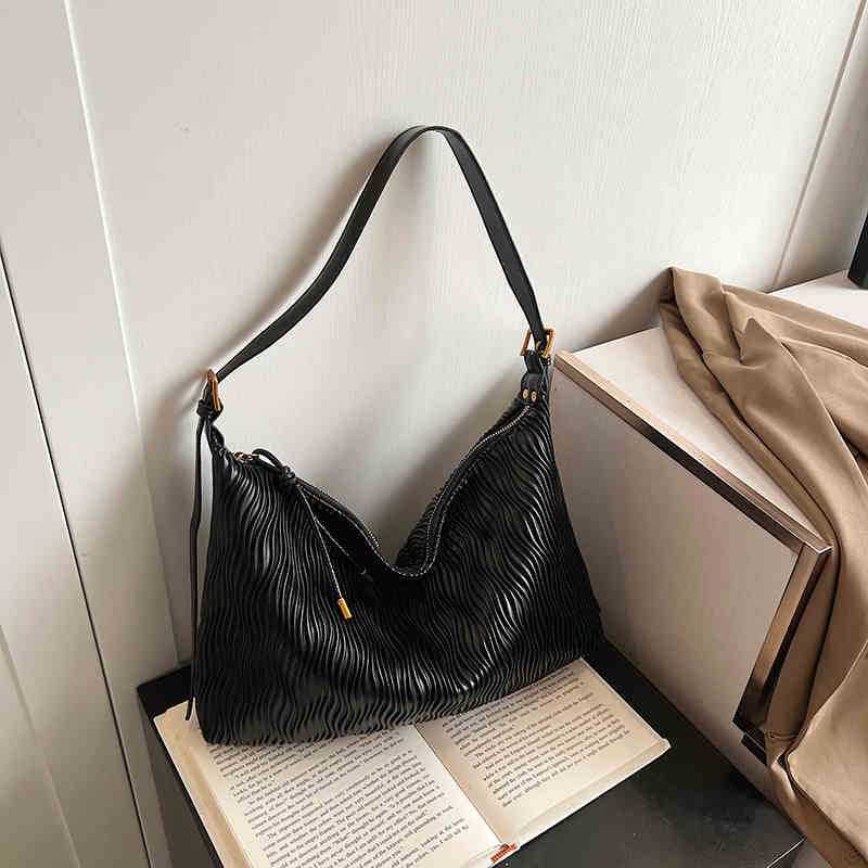 Valantomode | Riviera Kinetic Slab – Premium Vegan Leather Slim-Profile Executive Shoulder Bag