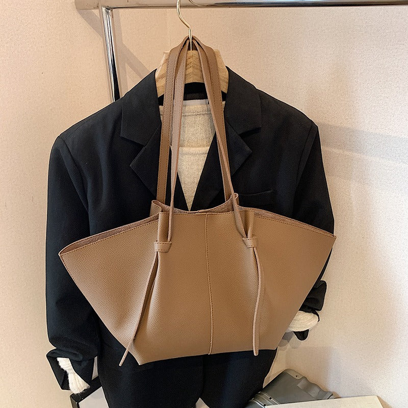 Valantomode | Amara Goliath Executive – 53cm Premium Vegan Leather XL Oversized Professional Tote