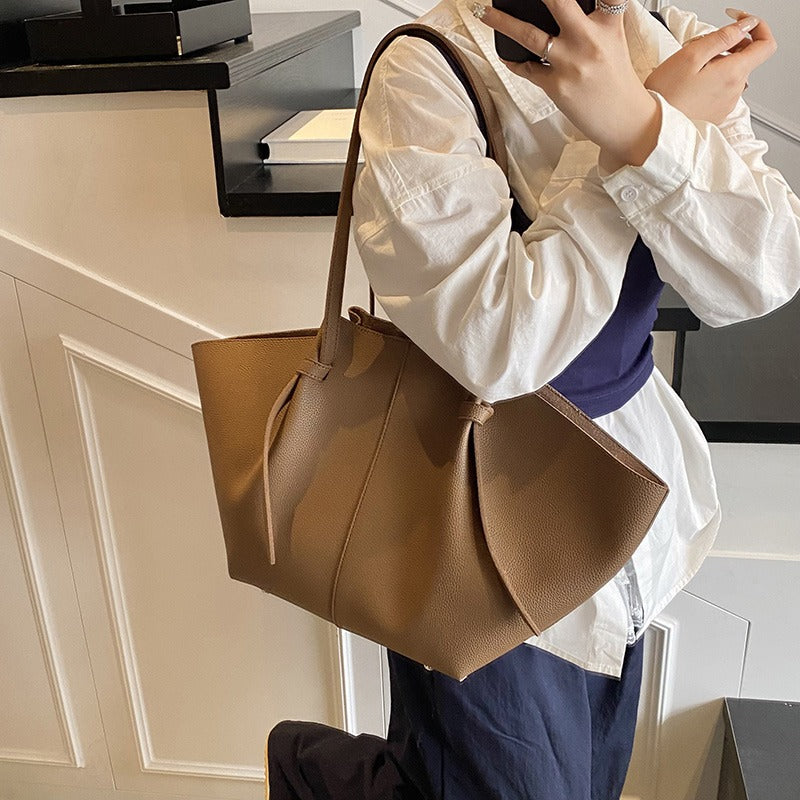 Valantomode | Amara Goliath Executive – 53cm Premium Vegan Leather XL Oversized Professional Tote