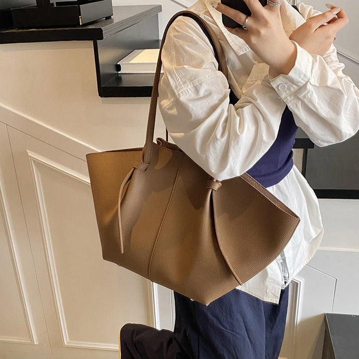 Valantomode | Amara Goliath Executive – 53cm Premium Vegan Leather XL Oversized Professional Tote