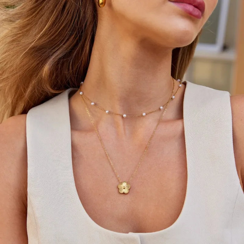 Valantomode | Plated Lucy Clover Necklace with Quadrifoliate-Textured Architecture and Linear Geometry