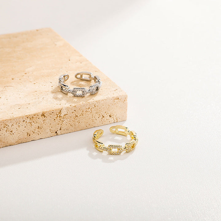 Valantomode | Plated Everly Link Ring with Catenary-Linear Architecture and Refractive Stone Assets