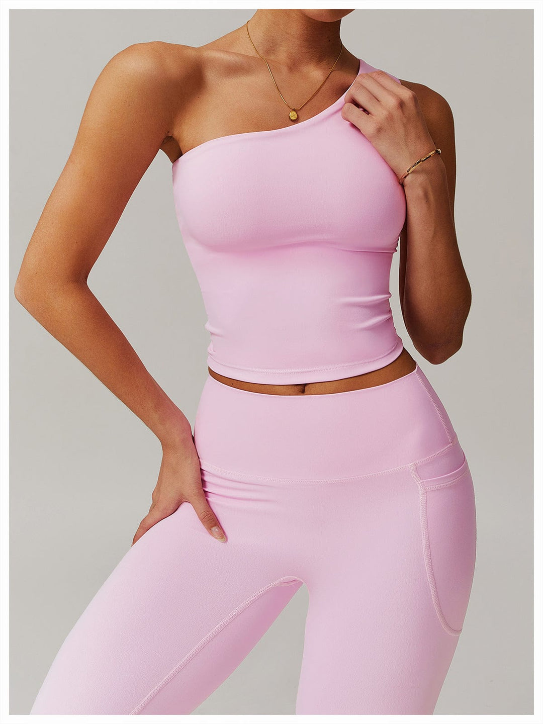 Valantomode | One-Shoulder Shaping Crop Top with Removable Chest Pads for Workouts