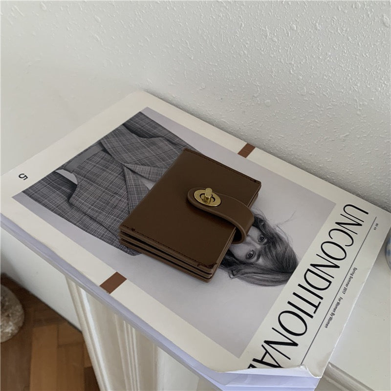 Valantomode | The ‘Aurelius’ Command Vault – Veridian Precision & Fiscal Security