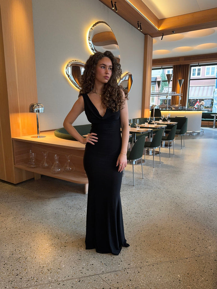 Valantomode | Elegant Black Deep V-Neck Evening Dress for Glamorous Nights