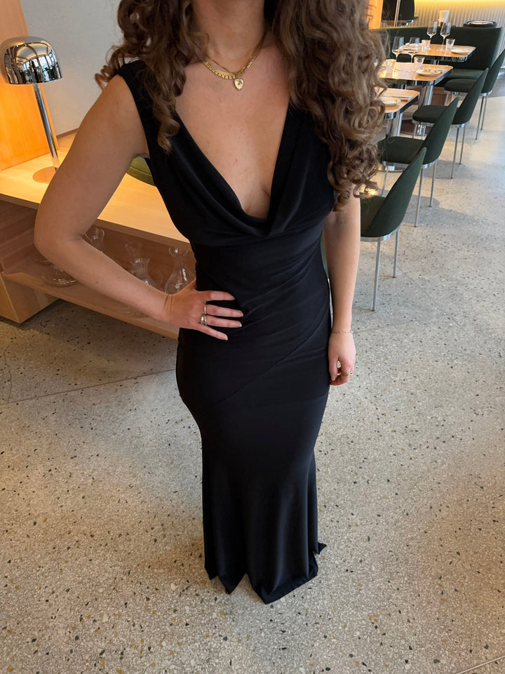 Valantomode | Elegant Black Deep V-Neck Evening Dress for Glamorous Nights