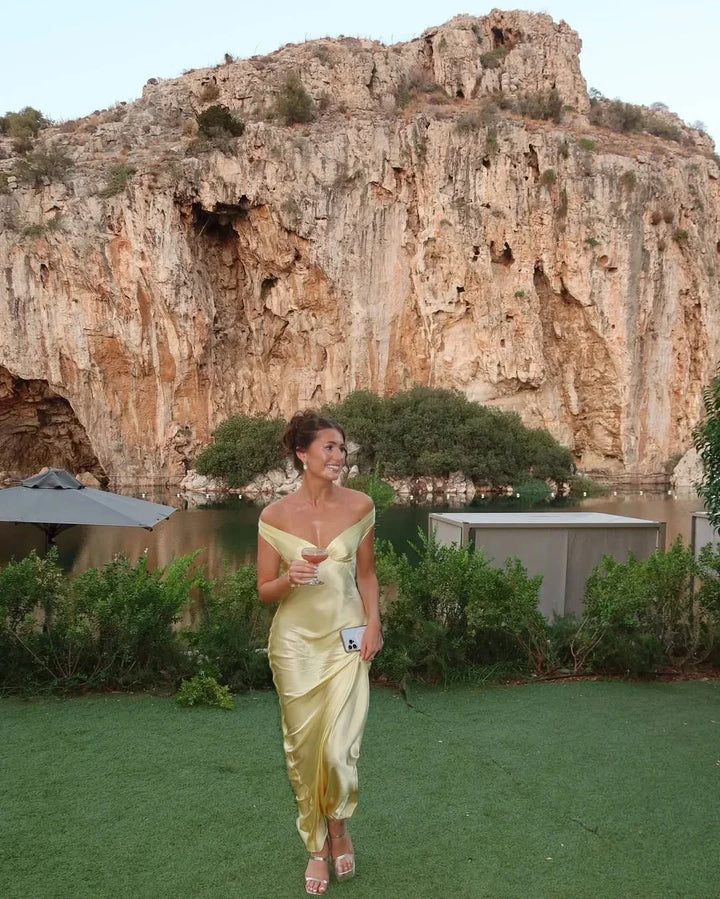 Valantomode | Chic Off-Shoulder Evening Gown for Elegant Occasions