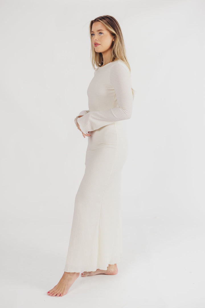 Valantomode | Textured Long Sleeve Maxi Dress for Effortless Elegance