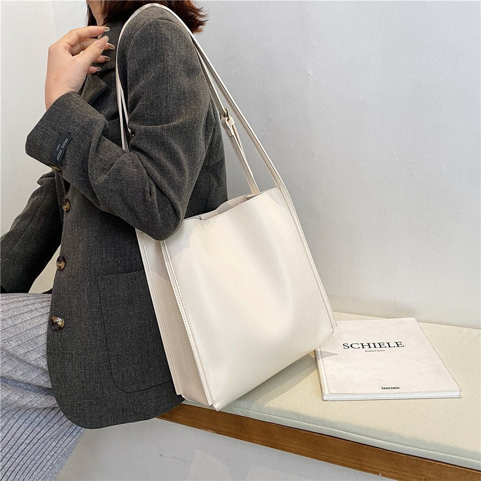 Valantomode | The ‘Aurelius’ Veridian Sovereign Monolith – Women's Premium Vegan Leather Executive Tote